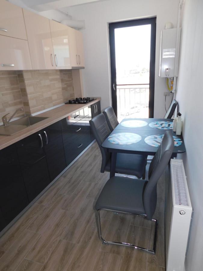Cristian Apartment นาโวดาริ ภายนอก รูปภาพ