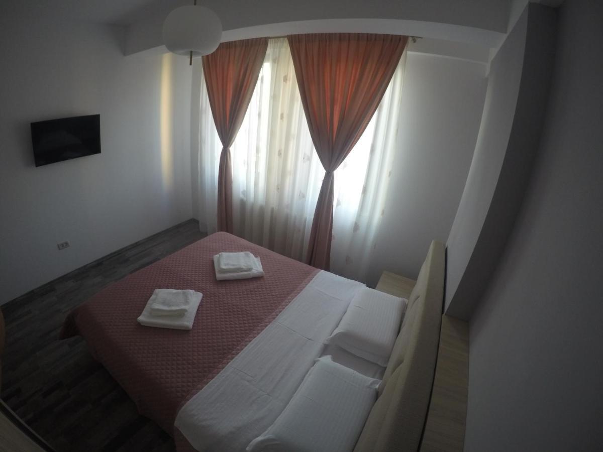 Cristian Apartment นาโวดาริ ภายนอก รูปภาพ