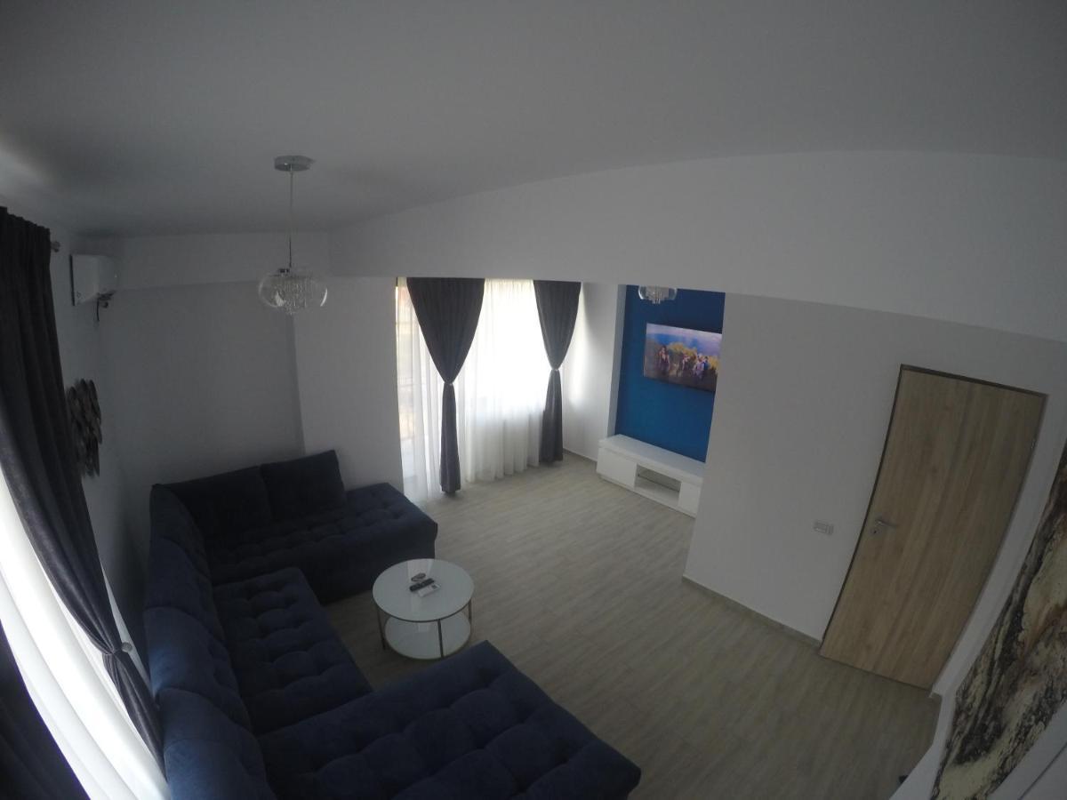 Cristian Apartment นาโวดาริ ภายนอก รูปภาพ